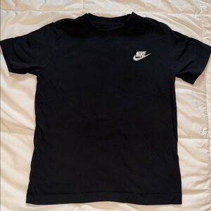 NIKE Youth M Black Short Sleeve Tee